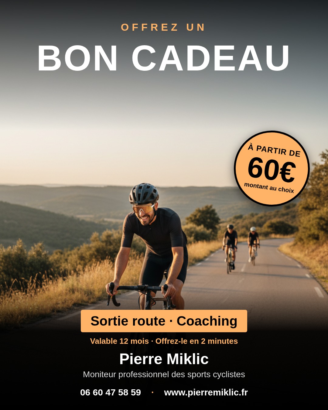 Bon cadeau route : un cycliste souriant sur une route de campagne