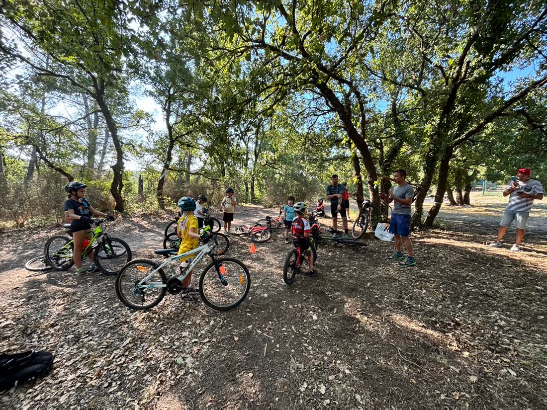 ICI Provence interview in the Gréasque forest, cycling school session with VeloRoc Gréasque children
