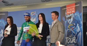 Remise du maillot vert par Pierre Miklic